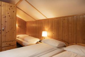 Letto o letti in una camera di Jungfrau Lodge, Swiss Mountain Hotel