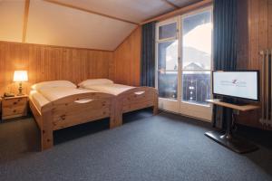 Letto o letti in una camera di Jungfrau Lodge, Swiss Mountain Hotel