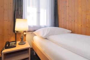 Letto o letti in una camera di Jungfrau Lodge, Swiss Mountain Hotel