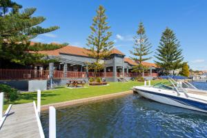 The swimming pool at or close to Mariners Cove at Paynesville