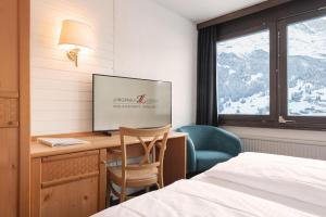 TV a/nebo společenská místnost v ubytování Jungfrau Lodge, Annex Crystal