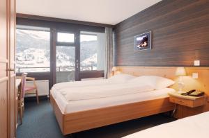 Postel nebo postele na pokoji v ubytování Jungfrau Lodge, Annex Crystal