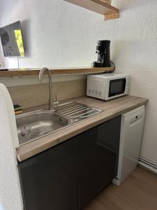 Fotografia z galérie ubytovania Duplex meublé avec terrasse dans résidence avec piscine v destinácii Cap d'Agde