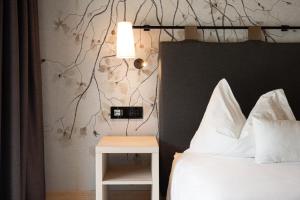 Кровать или кровати в номере Latemar - Hotel Suites Spa