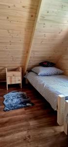 - une chambre mansardée avec 2 lits dans l'établissement Trzy Szczyty-Wysoka, à Grywałd