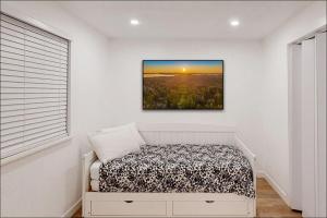 Katil atau katil-katil dalam bilik di Lakebay Cottage +14 gambar