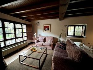 a living room with a couch and a table at El Nido in Llanes