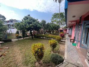 Taman di luar Paradise Mount Resort