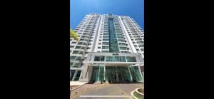 a tall white building with a lot of windows at Flat hotel saint moritz in Brasilia