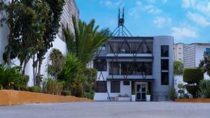 a building with a antenna on top of it at The BRONX HOTEL in Latacunga