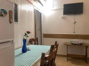 TV a/nebo společenská místnost v ubytování Nar Apartment