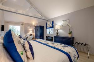 a bedroom with a large bed with blue accents at Domaine De L´Oiseau in Gergy
