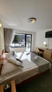 Postel nebo postele na pokoji v ubytování M7 Villa Bed& Bistro