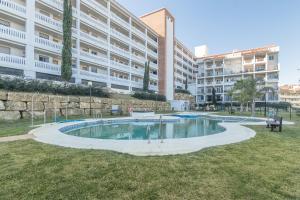 Bazén v ubytování 2187-Lovely 2bedrooms with pool and playground nebo v jeho okolí