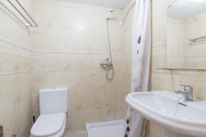 Koupelna v ubytování 2187-Lovely 2bedrooms with pool and playground