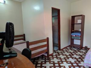 a room with a table and a room with a mirror at suítes Bomfass in Alto Paraíso de Goiás