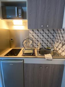 Kuchyň nebo kuchyňský kout v ubytování Appart n° 14, VUE MER, Perros-Guirec + 8 fotografií