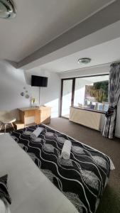 Postel nebo postele na pokoji v ubytování M7 Villa Bed& Bistro