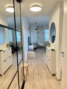Ένα ή περισσότερα κρεβάτια σε δωμάτιο στο Cozy Aparment with sauna nearby Airport