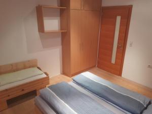 Postel nebo postele na pokoji v ubytování Haus Hotz Apart Talblick