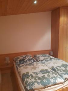 Postel nebo postele na pokoji v ubytování Haus Hotz Apart Talblick