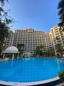 Bazén v ubytování Riviera Bay Resort Condominium nebo v jeho okolí