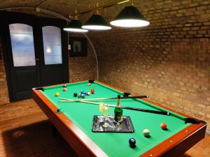Τραπέζι μπιλιάρδου στο Szömörce Vendégház