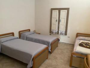 Posteľ alebo postele v izbe v ubytovaní Baràka - Bungalow a 5m dal mare