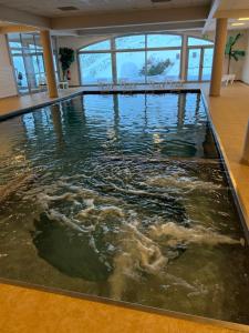 Fotografia z galérie ubytovania La Mongie magnifique Appart 7 pers vue pistes, piscine, wifi, salle de sport v destinácii La Mongie