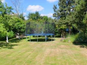 OevenumにあるFerienwohnung-Roockの庭中の青卓球台