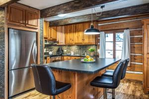 Φωτογραφία από το άλμπουμ του Chalet du Sous-Bois By My Tremblant Location σε Saint-Faustin +12 φωτογραφίες