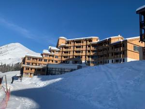 Haut Belle Plagne, vue montagnes, au pied des pistes, proche de l'ESF & espace piscine inclus v zime