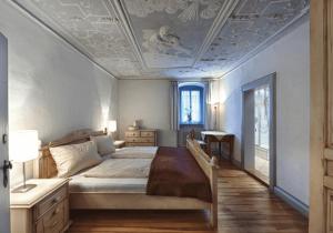 a bedroom with a bed and a coffered ceiling at Gasthof zum Schwan in Sommerach