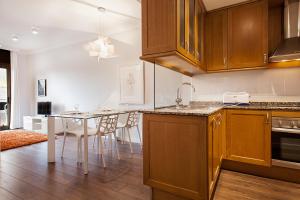Kuchyňa alebo kuchynka v ubytovaní Suites4days Provenza Apartment