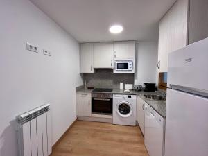 A kitchen or kitchenette at BPIRINEOS-Ardonés