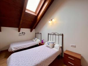 A bed or beds in a room at BPIRINEOS-Ardonés