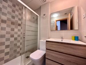A bathroom at BPIRINEOS-Ardonés