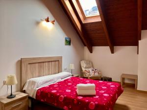 A bed or beds in a room at BPIRINEOS-Ardonés