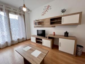 A television and/or entertainment centre at BPIRINEOS-Ardonés