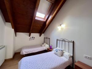 A bed or beds in a room at BPIRINEOS-Ardonés