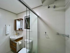 Koupelna v ubytování Delle Alpi 2 dorm ao lado Roda Gigante by Achei + 34 fotografií