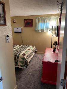 a hotel room with a bed and a desk and a room with a bed gmaxwell at Blue Knob Bear Den (Nordic Center/Golf Course) in Claysburg +32 photos