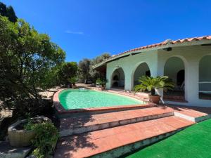 a swimming pool in the yard of a house at Casale al mare - villa with swimming pool 150 meters from the beach in Porto Columbu - Perdʼe Sali