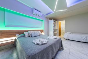 a bedroom with a bed and a large window at Soho Village in Villa Carlos Paz