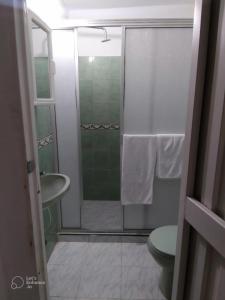 Ένα μπάνιο στο Apartamentos The Harbor Cali 102