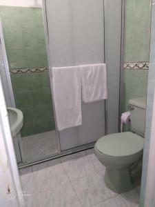 Ένα μπάνιο στο Apartamentos The Harbor Cali 102