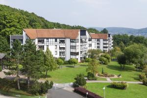 an aerial view of a building with a park at Seniorenresidenz Parkwohnstift Bad Kissingen in Bad Kissingen