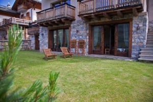 A garden outside Chalet Teo e Marianna