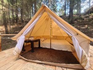 a tent with a bed and a table in it at xiquipilli glamping (jiquiterra) 