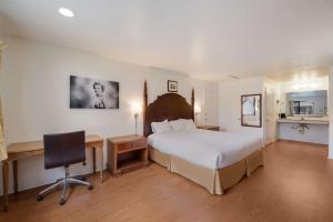 Kuchyň nebo kuchyňský kout v ubytování Americas Best Value Inn Lockhart TX